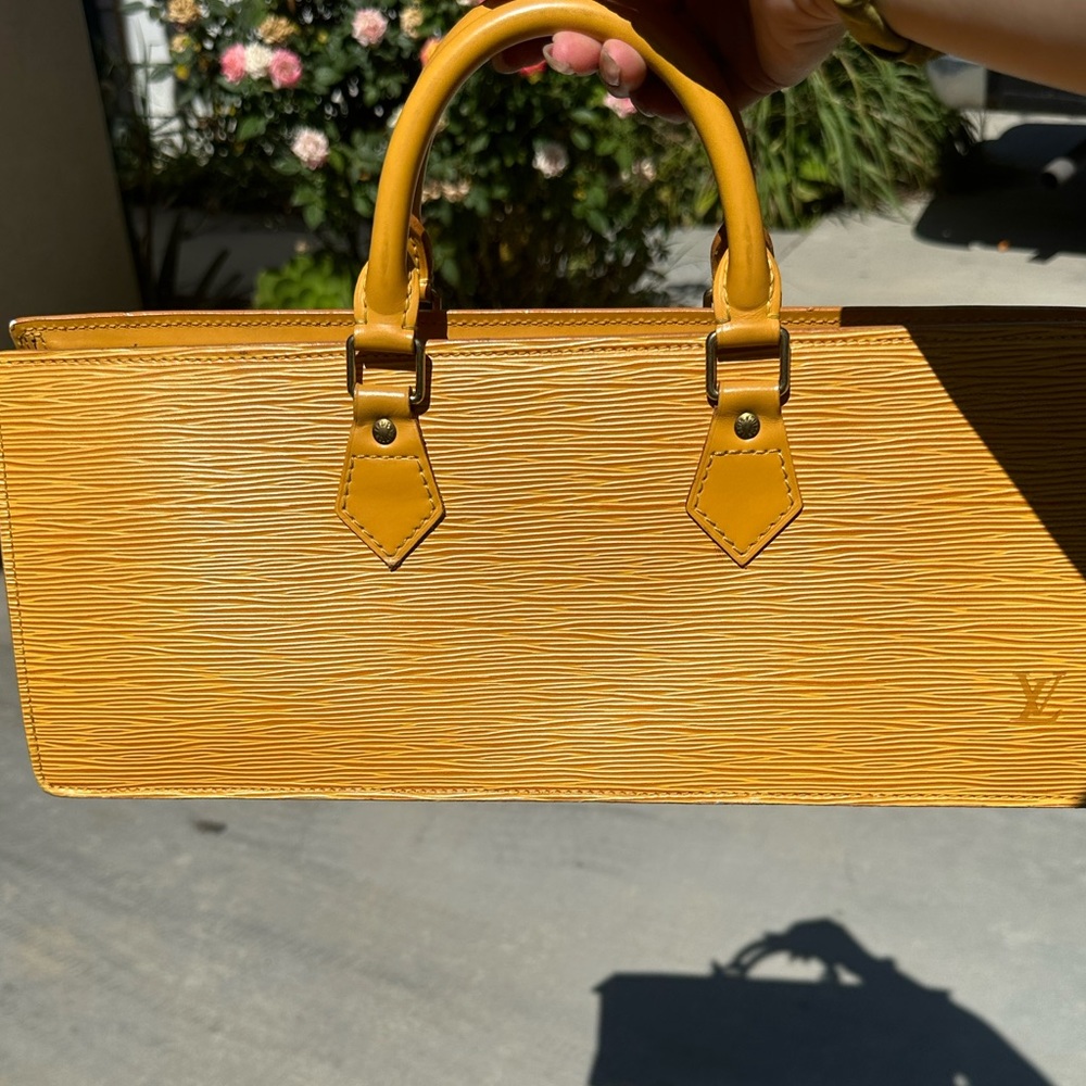 💛💜 AUTHENTIC EPI YELLOW SAC TRICOT/TRIANGLE PURSE 💜💛